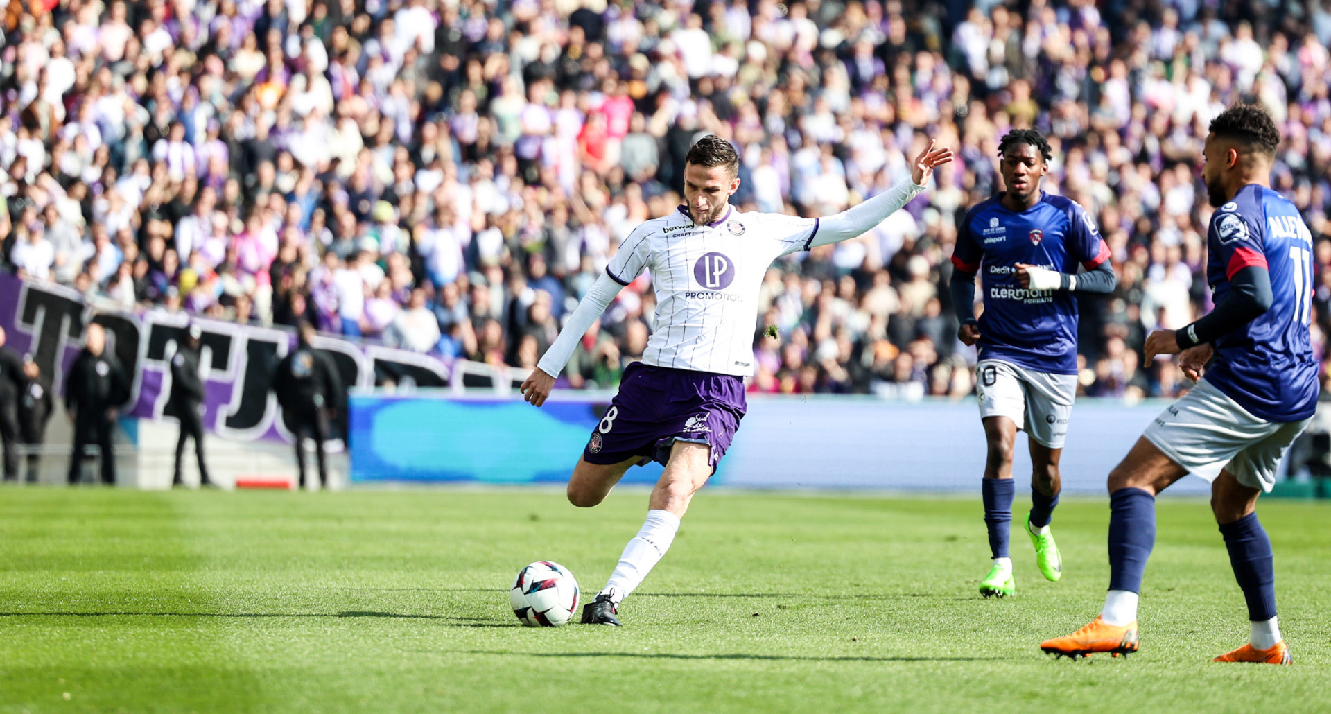 Le Téfécé Tombe Dans Le Piège Clermontois Toulouse Fc 1037